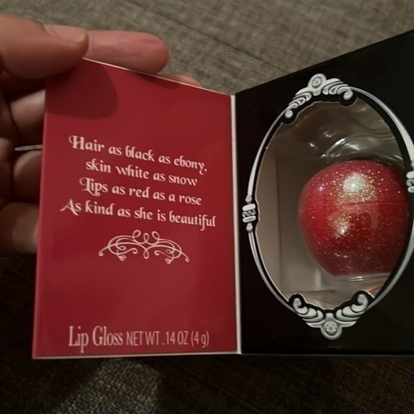 Snow White Lip Gloss - Picture 2 of 7